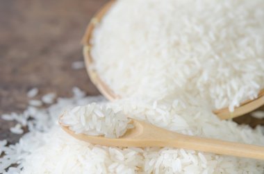 Beyaz pirinç taneleri