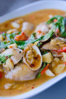 Kızarmış istiridye karıştırın