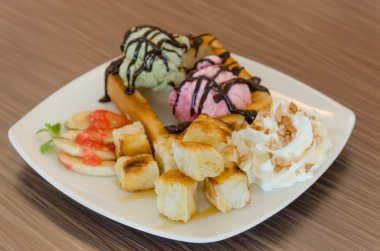 Bal tost ve dondurma