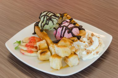 Bal tost ve dondurma