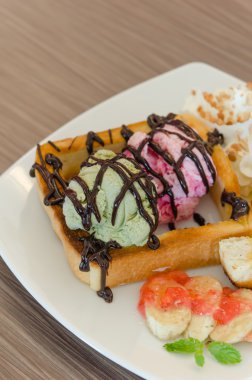 Bal tost ve dondurma