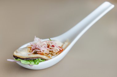 Baharatlı dev midye