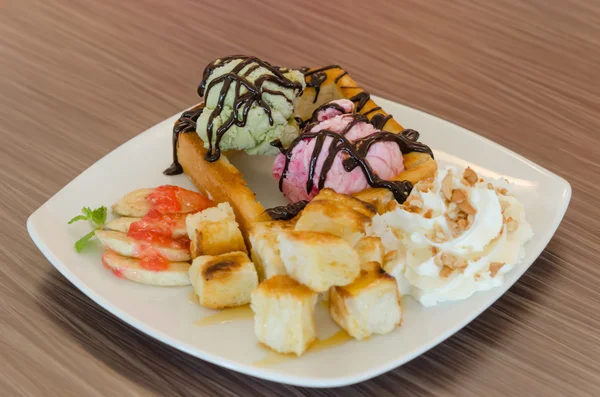 Tostadas de miel y helado — Foto de Stock