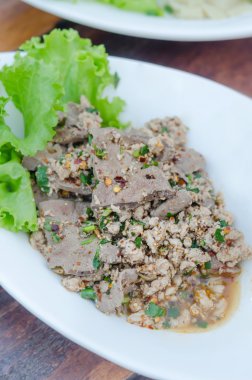 Baharatlı kıyılmış domuz 