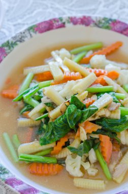 Kızarmış sebze karıştırın