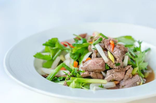 Insalata di manzo alla griglia piccante — Foto Stock