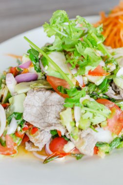 Baharatlı biftek salata 