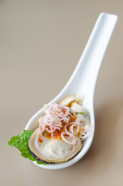 Baharatlı dev midye