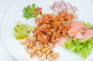 Kızarmış ekşi fermente tavuk 