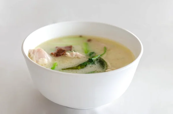 タイ風チキンのココナッツ ミルク スープ — ストック写真