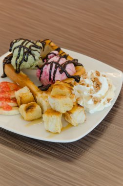 Bal tost ve dondurma