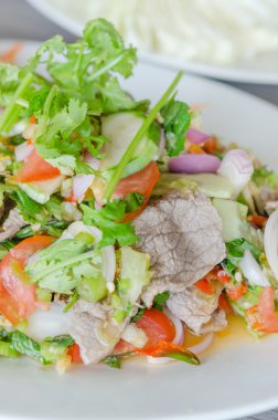 Baharatlı biftek salata 