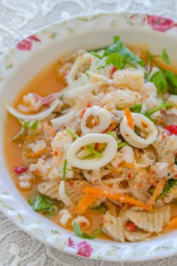 Baharatlı deniz ürünleri