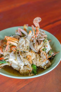 Kızartılmış Yengeç karıştırın 