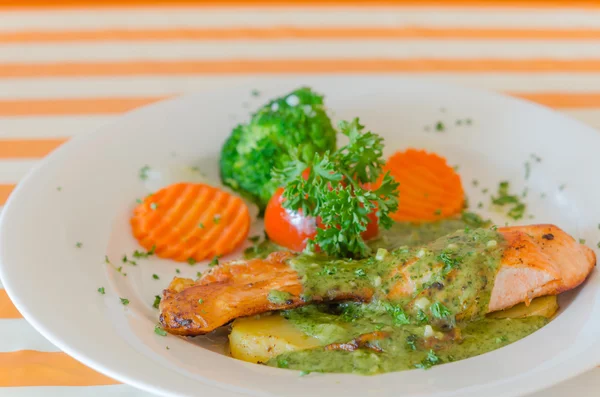 Bife de salmão — Fotografia de Stock