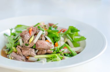 baharatlı ızgara biftek salata