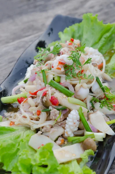 Пряный салат из морепродуктов — стоковое фото