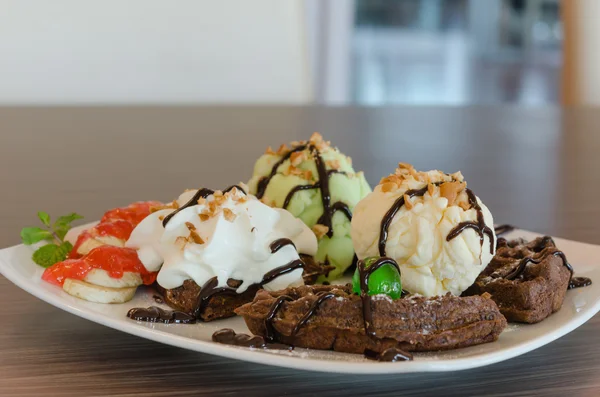 Desserteis, Schokowaffeln — Stockfoto