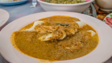 balık köri soslu Pirinç Noodle