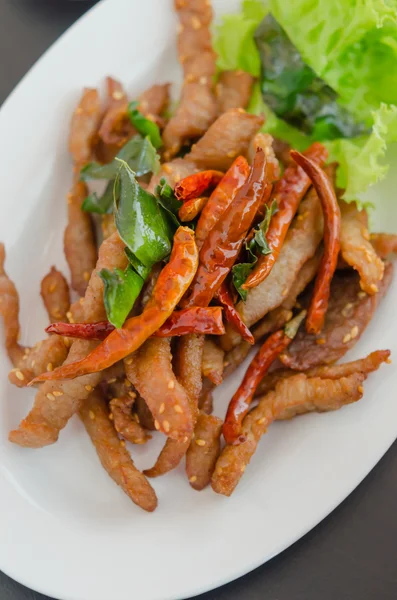 Closeup of fresh fried meat with sesame and chili — Stock Photo, Image