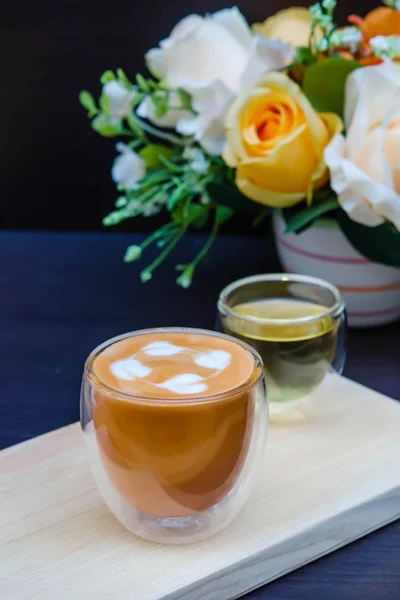 Verre tasse de thé thai chaud — Photo