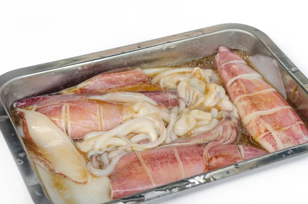 Preparazione di calamari crudi e ingredienti, pronti alla griglia — Foto Stock