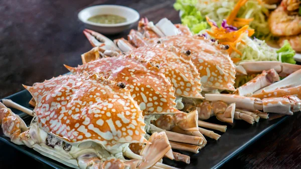 Steamed flower crab or blue crab — Stock Photo, Image