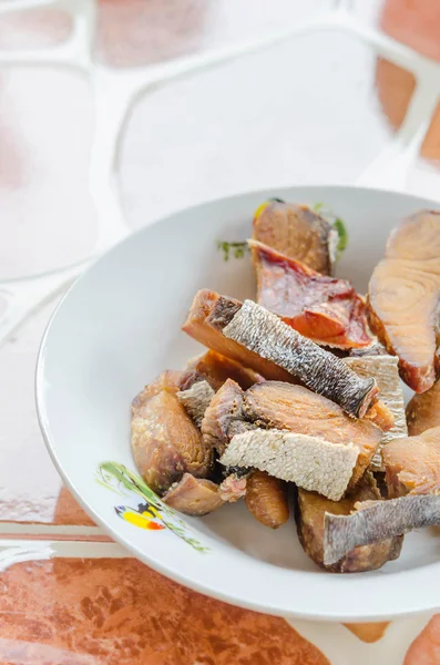 Trozos de pescado crujiente, primer plato de mariscos —  Fotos de Stock