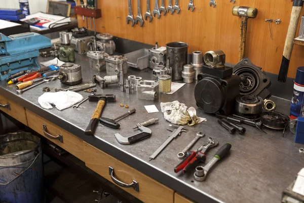 Hydraulic work table — Stock Photo, Image