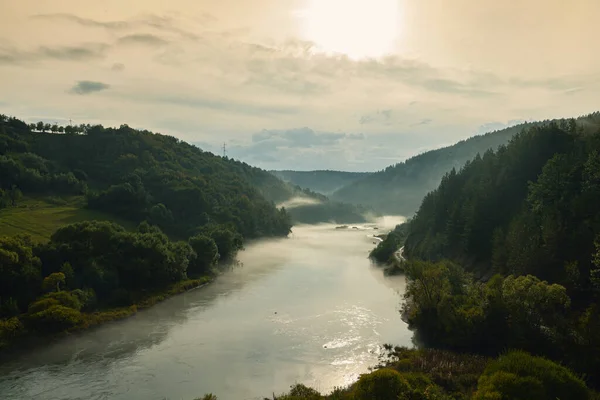 Mgła Nad Rzeką Jesienny Krajobraz — Zdjęcie stockowe