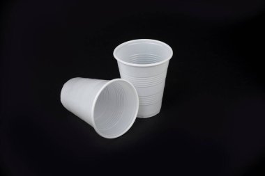 plastik şeffaf yiyecek kabı, izole edilmiş. 