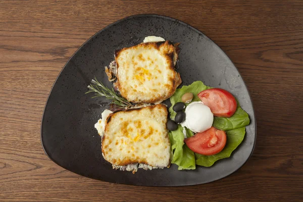 Mozzarella frita con verduras a la parrilla — Foto de Stock