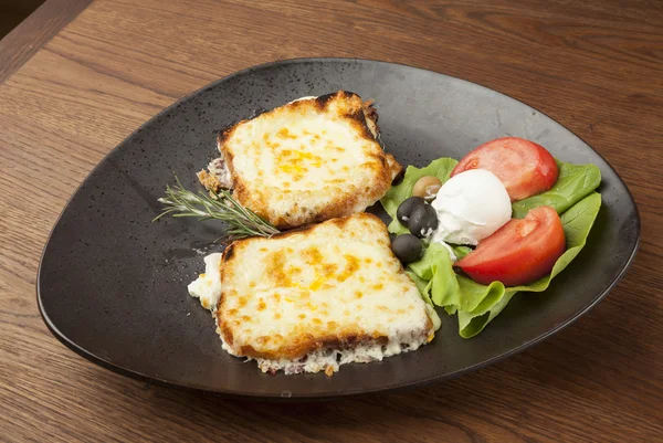 Mozzarella frita con verduras a la parrilla —  Fotos de Stock