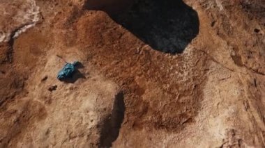 Bugibba Körfezi, Malta, Rocky Sahili, Kayaları yıkayan deniz dalgaları