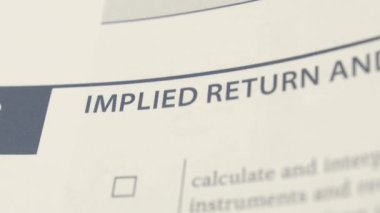 Qawra, Malta 03.10.2025 - CFA Seviye 1 Kitap Sayfası İma Editörü. Yüksek kalite 4k görüntü