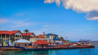 Grand Cayman, Cayman Adaları, Temmuz 2020, George Town kıyı şeridi liman güney terminal binası