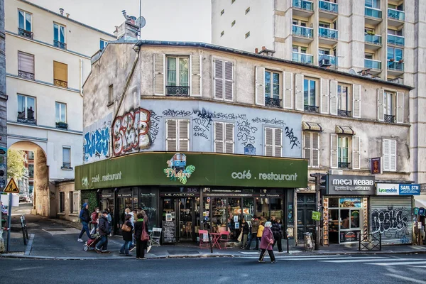 フランス 2020年5月 首都圏の20区にあるバー カフェ レストランのメトロファサードの景色 — ストック写真