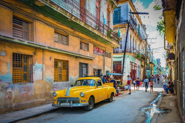 キューバのハバナ 2019年7月 街の最も古い部分でジーザス マリア通りの都市シーン ストック写真