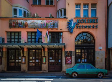 Budapeşte, Macaristan, Mart 2020, Başkentin 6. Bölgesindeki Kolibri Tiyatrosu manzarası