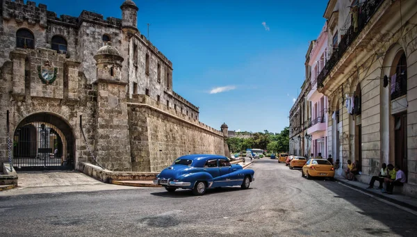 Havanna Kuba Juli 2019 Blauer Chevrolet Fährt Der Polizeizentrale Der — Stockfoto