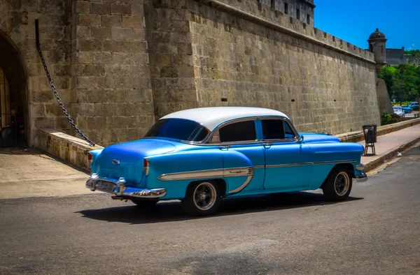 Habana Cuba Julio 2019 Primer Plano Chevrolet Azul Que Conduce — Foto de Stock