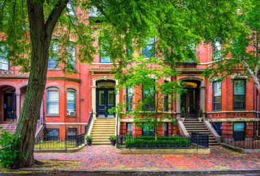 Massachusetts, ABD, 9 Haziran 2025, Back Bay bölgesindeki Marlborough Caddesi 'ndeki bir binanın manzarası.