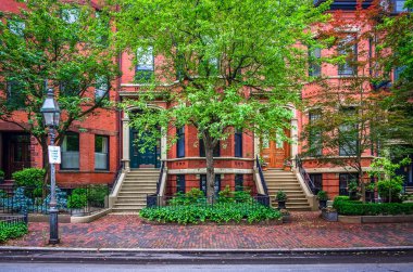 Massachusetts, ABD, 9 Haziran 2025, Back Bay bölgesindeki Marlborough Caddesi 'ndeki bir binanın manzarası.