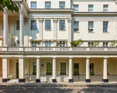 Londra, İngiltere, 27 Nisan 2025, 93 Eaton Meydanı manzaralı, Belgravia 'da bir yerleşim yeri, Westminster Borough.