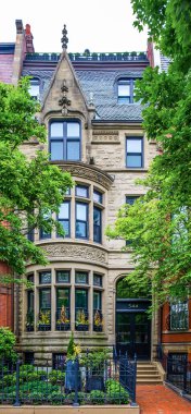 Massachusetts, ABD, 9 Haziran 2025 Beacon Sokağı girişi, Beacon Caddesi, Back Bay bölgesi, Boston