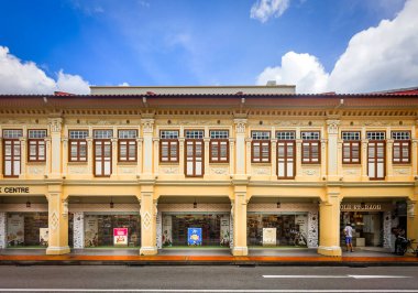 Joo Chiat ve Katong bölgesi, Singapur, 6 Şubat 2024, JK Center manzaralı, şehrin doğu yakasında kiralık bir ticari mülk.