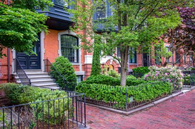 Massachusetts, ABD, 9 Haziran 2025, Back Bay bölgesindeki Marlborough Caddesi 'ndeki bazı binaların manzarası.