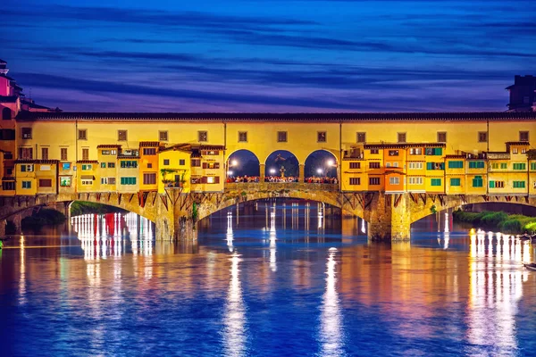 Τέλη ηλιοβασίλεμα στη γέφυρα ponte vecchio της Φλωρεντίας — Φωτογραφία Αρχείου