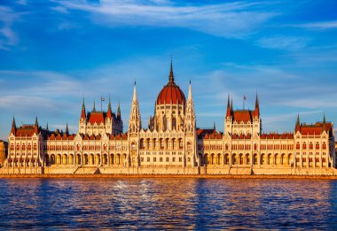 Budapeşte Macaristan Parlamentosu'nun ile Sunset akşam