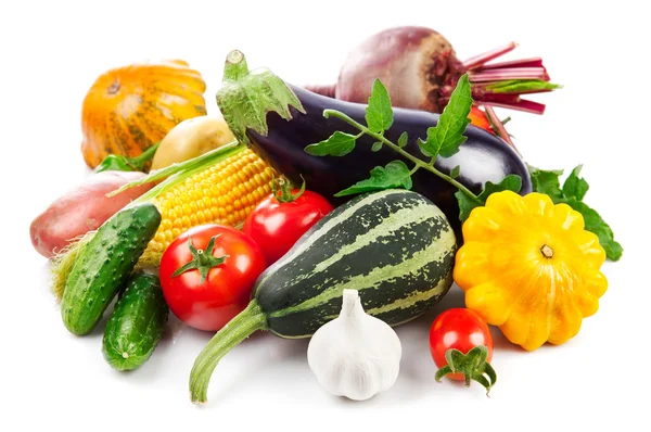 Fresh vegetables autumnal harvest with green leaves — Stock Photo, Image